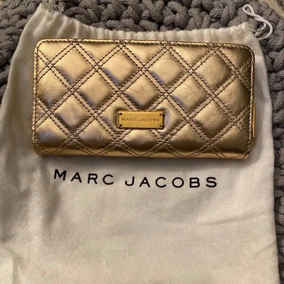 Marc Jacobs Gold zipped wallet brand new - Picture 2 of 7